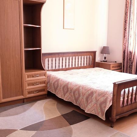 Apartment On Hanrapetutyan Street Erivan Exterior foto