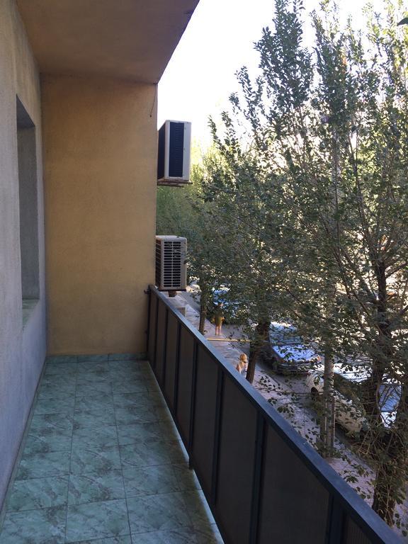 Apartment On Hanrapetutyan Street Erivan Exterior foto