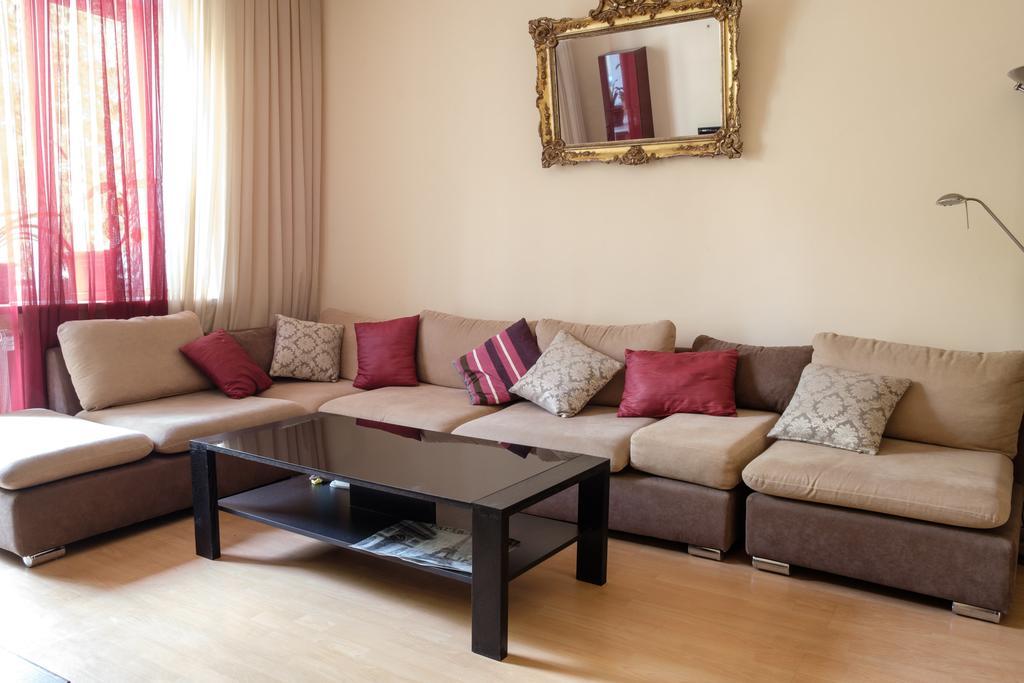 Apartment On Hanrapetutyan Street Erivan Exterior foto