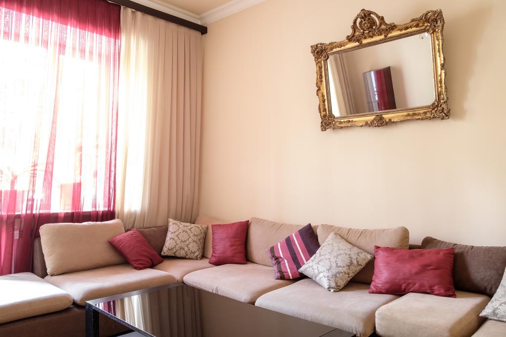 Apartment On Hanrapetutyan Street Erivan Exterior foto