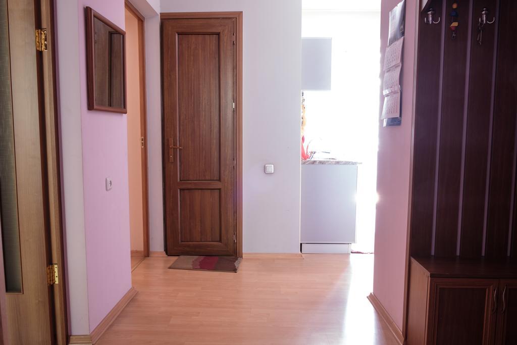 Apartment On Hanrapetutyan Street Erivan Exterior foto